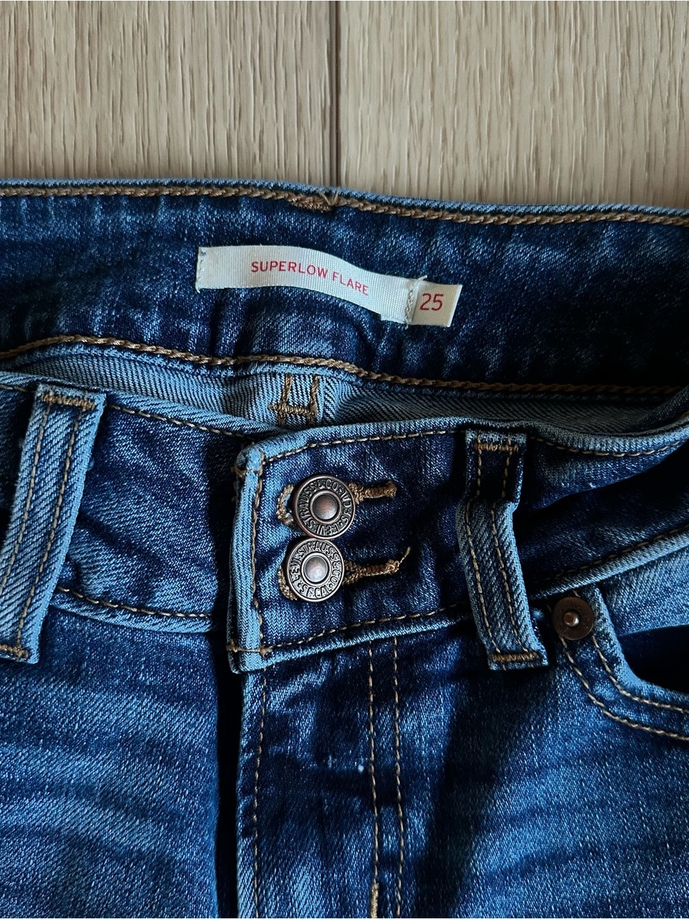 Levi’s super low flare size 25 - Picture 4 of 4